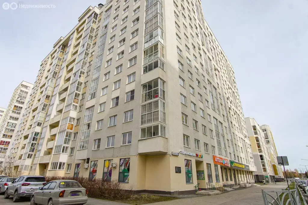 3-комнатная квартира: Екатеринбург, улица Павла Шаманова, 6 (82.5 м) - Фото 0