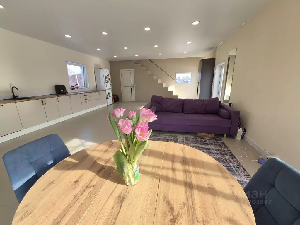 Дом в Новгородская область, Новгородский район, Савинское с/пос, д. ... - Фото 1