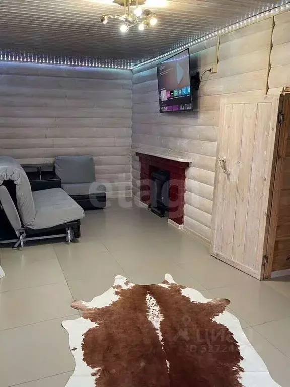 Дом в Ямало-Ненецкий АО, Новый Уренгой проезд Ялтинский, 27 (70 м) - Фото 1