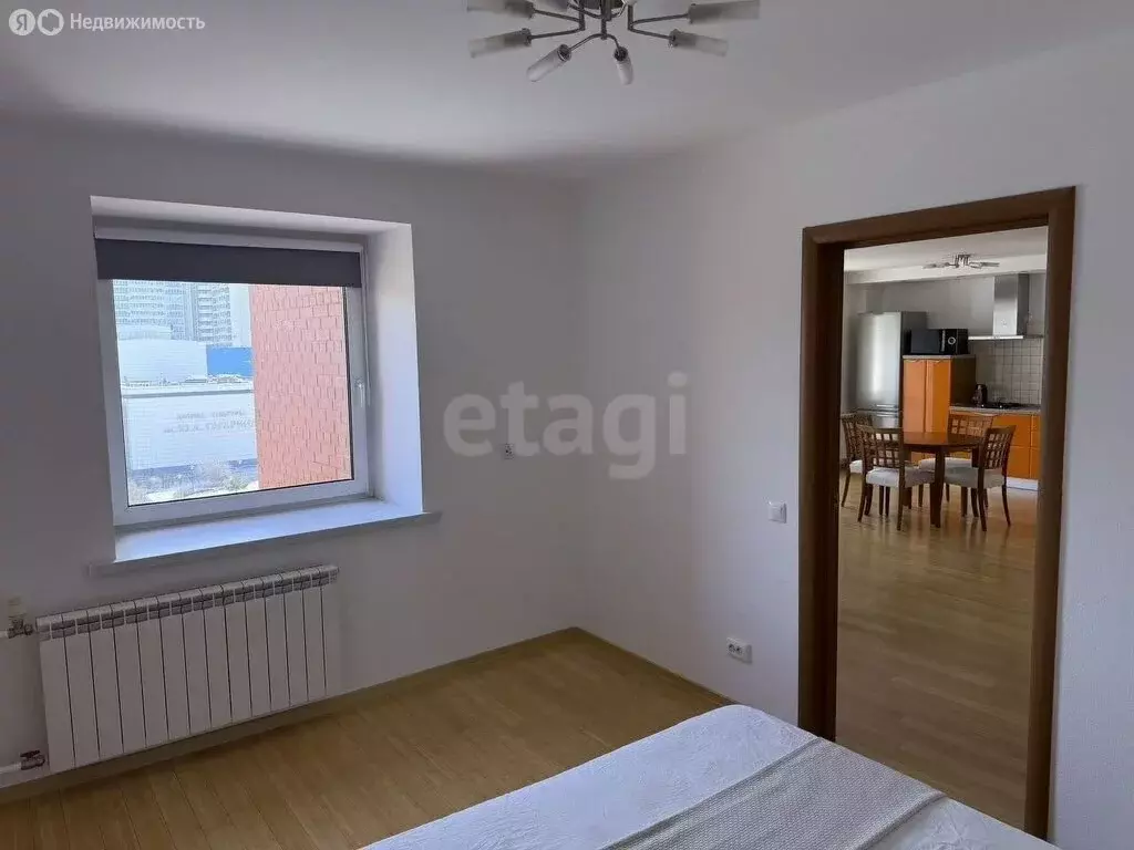 2-комнатная квартира: Пермь, улица Мира, 74 (65 м) - Фото 1