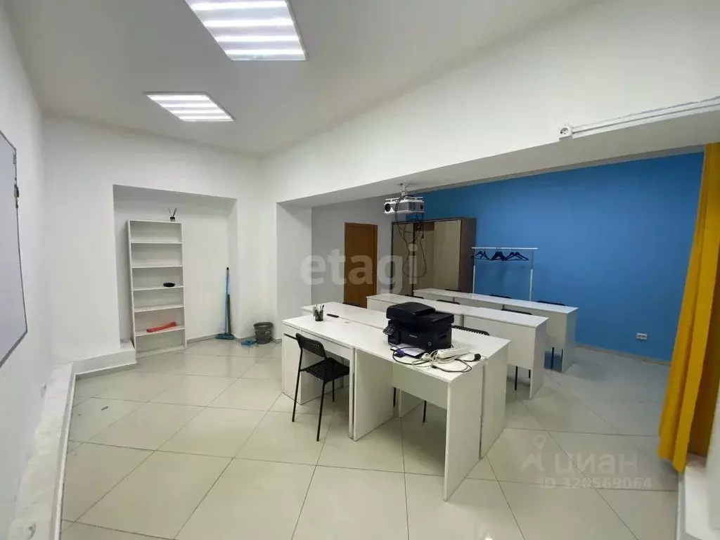 Помещение свободного назначения в Саха (Якутия), Якутск 203-й мкр, 7 ... - Фото 0