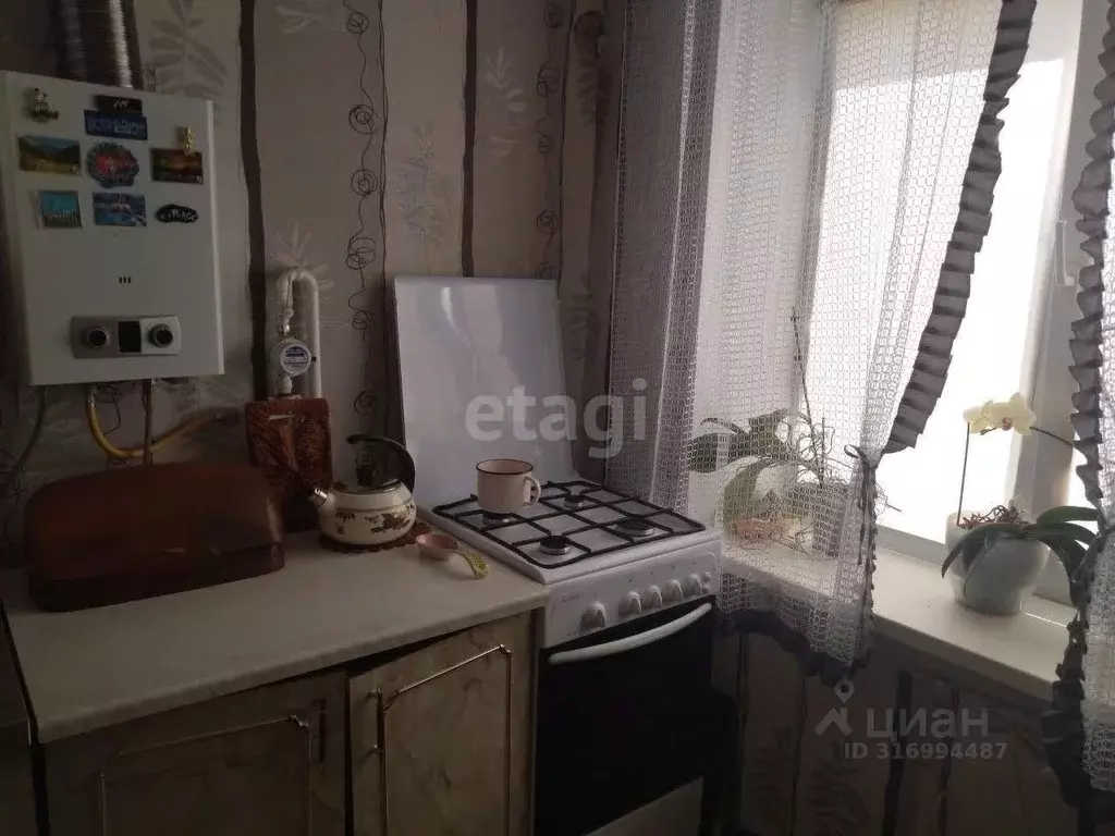 3-к кв. Белгородская область, Шебекино ул. Ленина, 29 (42.7 м) - Фото 0