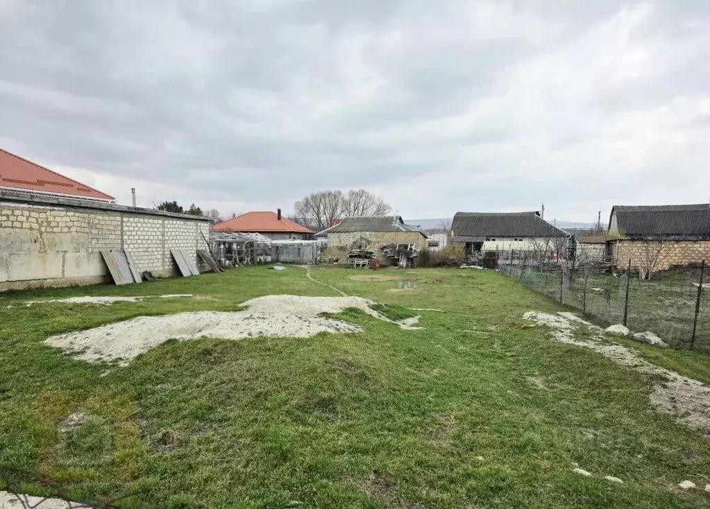 Участок в Крым, Симферопольский район, Чистенское с/пос, с. ... - Фото 1