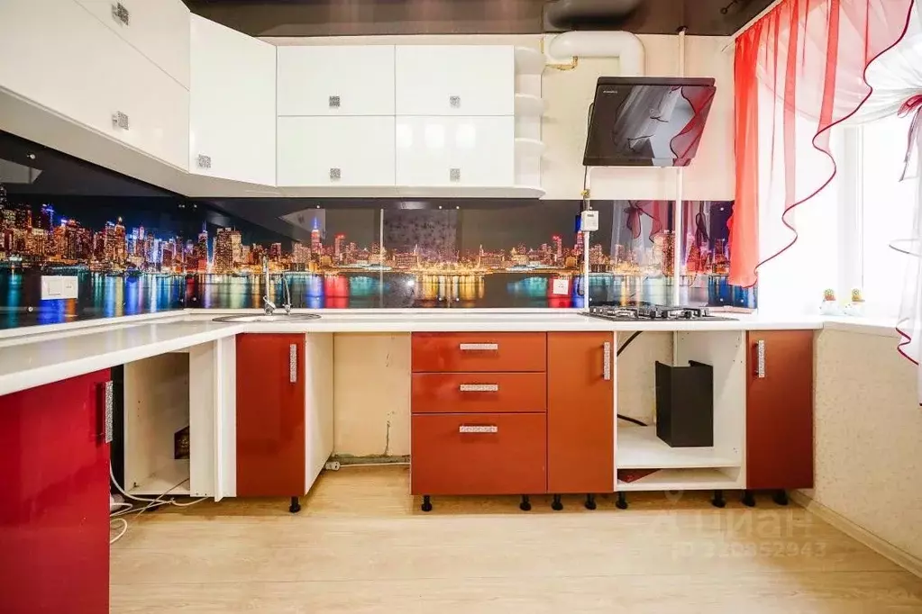 4-к кв. Омская область, Омск ул. 3-я Железнодорожная, 11 (72.0 м) - Фото 1