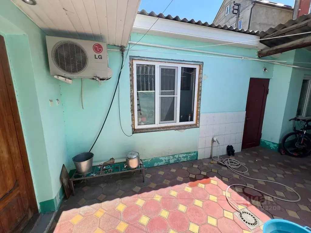 Дом в Дагестан, Махачкала ул. Абдуллы Гаджиева (100 м) - Фото 1