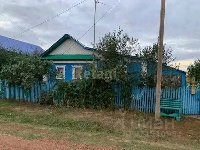 Дом в Башкортостан, Стерлибашевский район, Халикеевский сельсовет, с. ... - Фото 1