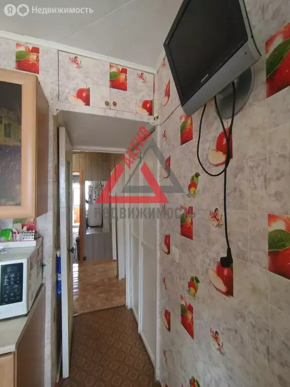 4-комнатная квартира: Каменск-Уральский, микрорайон Октябрьский, улица ... - Фото 2