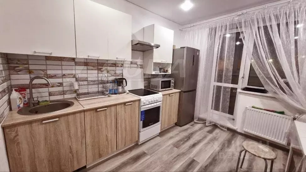 1-к кв. Тюменская область, Тобольск 15-й мкр, 42 (33.0 м) - Фото 1