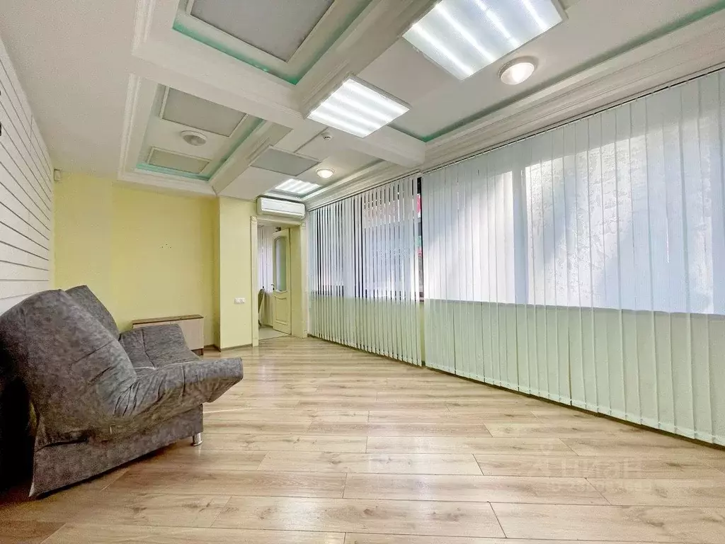 Торговая площадь в Крым, Ялта ул. Киевская, 22 (50 м) - Фото 1