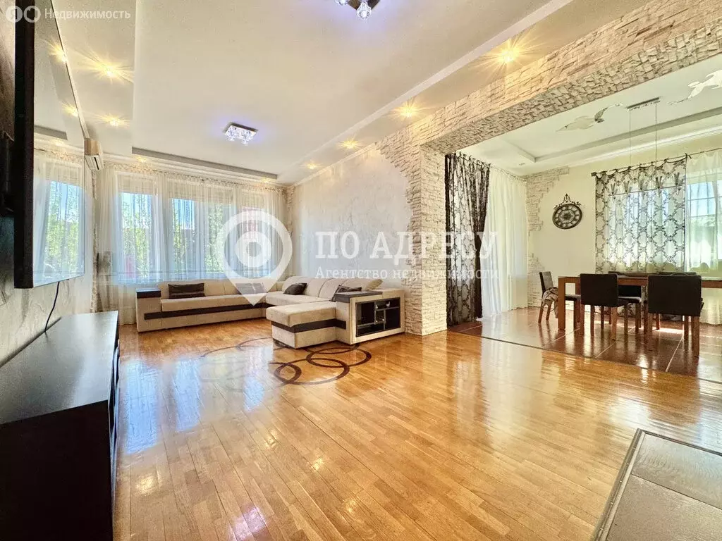 Дом в Энгельс, улица Калинина, 29А (298.4 м) - Фото 1