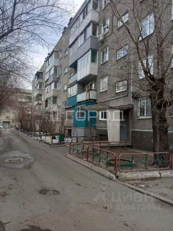 2-к кв. Хакасия, Абакан Трудовая ул., 45 (44.5 м) - Фото 0