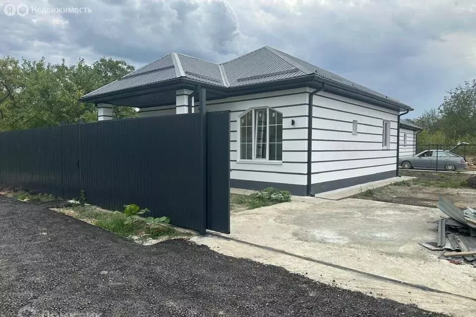 Дом в посёлок Российский, Еловая улица (86 м) - Фото 2