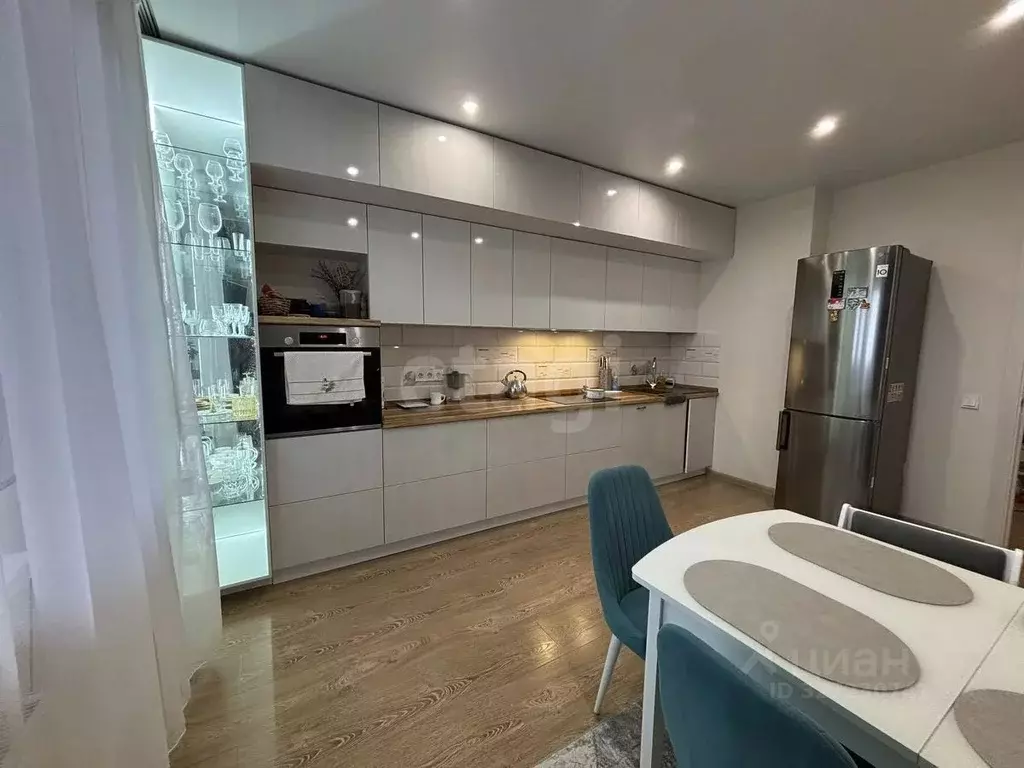 2-к кв. Брянская область, Брянск Белобережская ул., 20 (81.3 м) - Фото 2