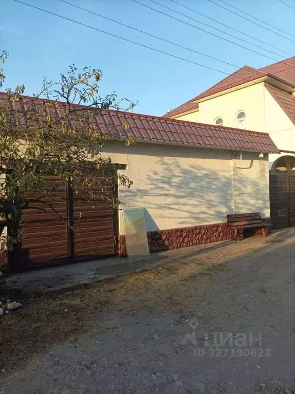 Дом в Кабардино-Балкария, Чегем ул. Мафедзова, 14 (350 м) - Фото 1