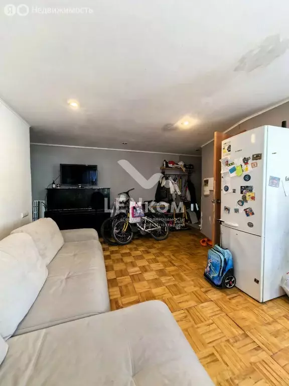 3-комнатная квартира: Ижевск, улица имени 50-летия ВЛКСМ, 25 (59 м) - Фото 1