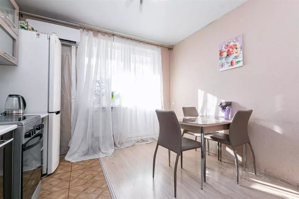 2-к кв. Краснодарский край, Краснодар Российская ул., 267к2 (52.8 м) - Фото 0