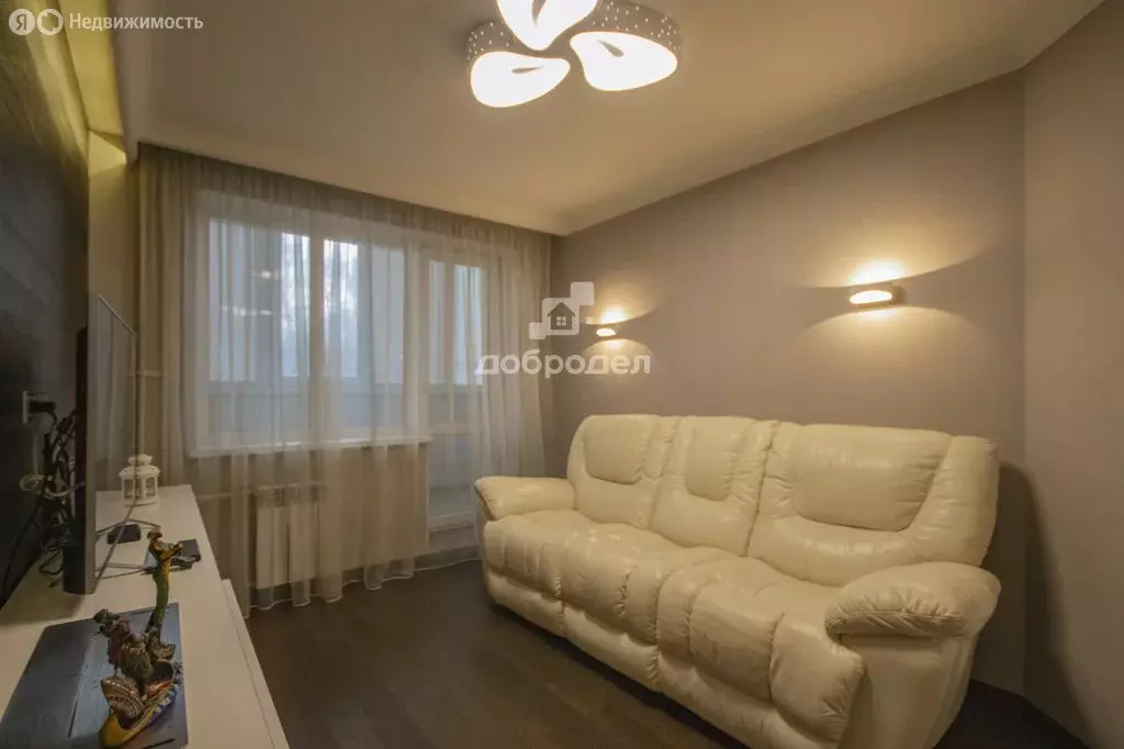 3-комнатная квартира: Екатеринбург, улица Авиаторов, 12 (58.8 м) - Фото 0