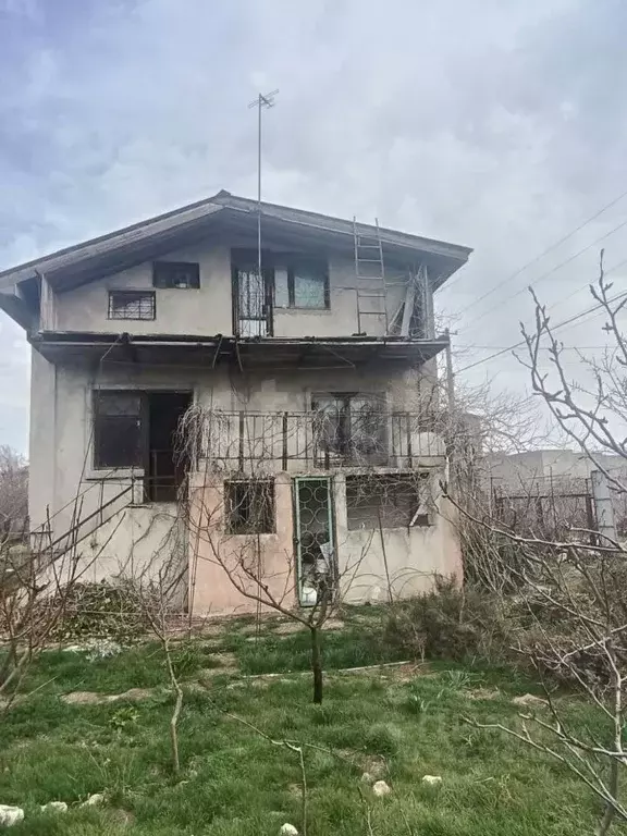 Дом в Крым, Сакский район, Штормовское с/пос, Полет СПК 26 (100 м) - Фото 1