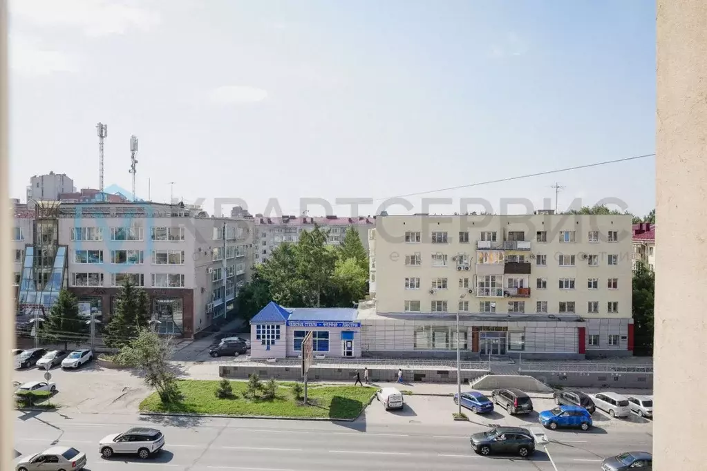 3-к кв. Омская область, Омск ул. Масленникова, 9 (74.2 м) - Фото 0