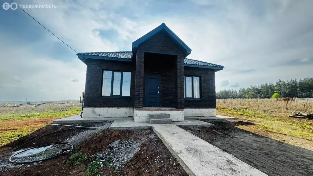 Дом в Оренбургский район, посёлок Соловьёвка (100 м) - Фото 0