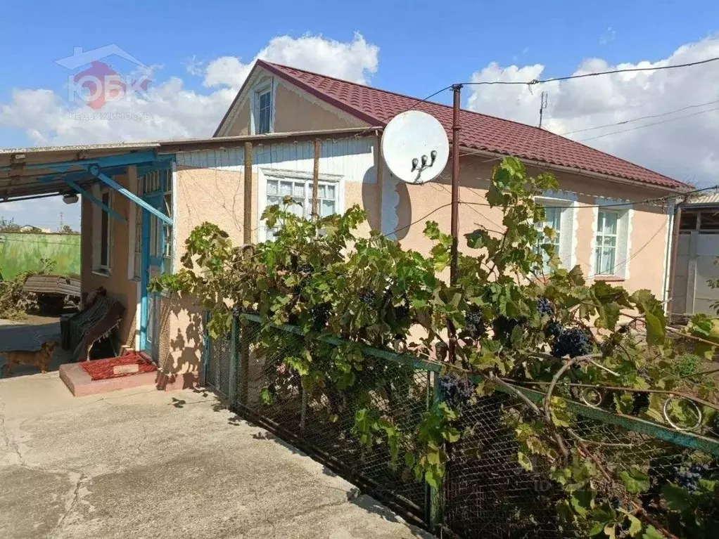 Дом в Крым, Сакский район, Ромашкинское с/пос, с. Колоски ул. Сергея ... - Фото 1