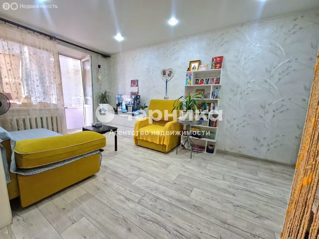 1-комнатная квартира: Шахты, улица Халтурина, 70 (293 м) - Фото 1