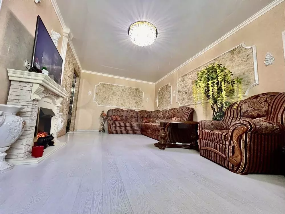 3-к. квартира, 80 м, 1/9 эт. - Фото 1