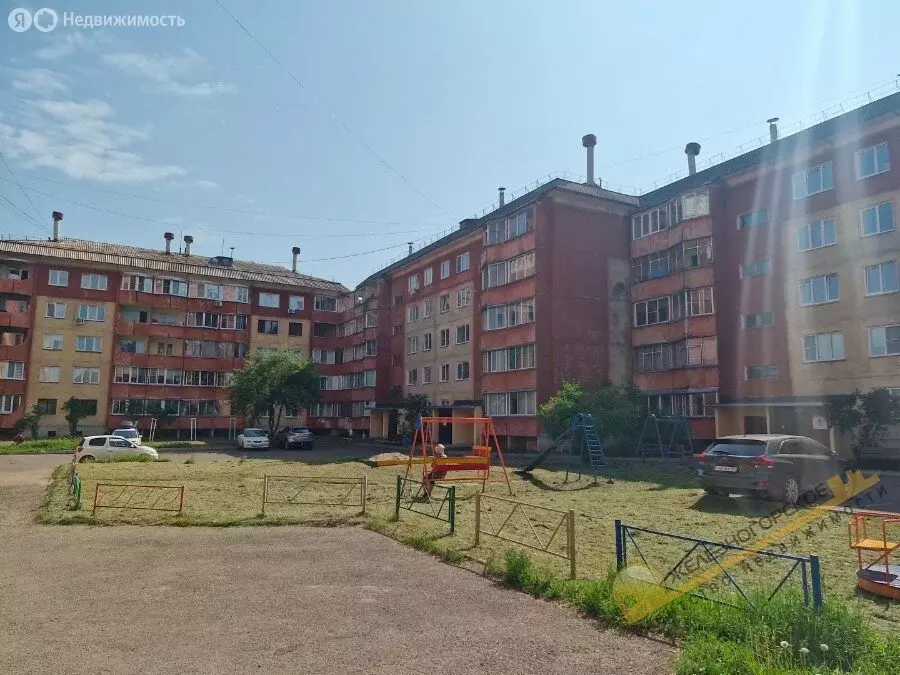 3-комнатная квартира: Железногорск, улица 60 лет ВЛКСМ, 78 (70.4 м) - Фото 1