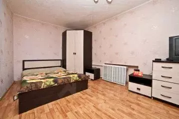 1-к кв. Свердловская область, Екатеринбург ул. Азина, 20к3 (30.0 м) - Фото 0