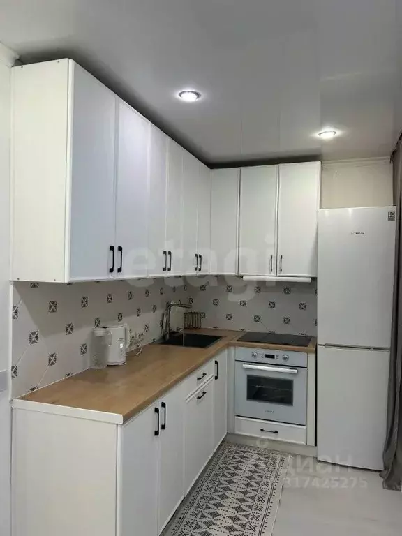 2-к кв. Тюменская область, Тюмень ул. Республики, 213 (57.9 м) - Фото 0