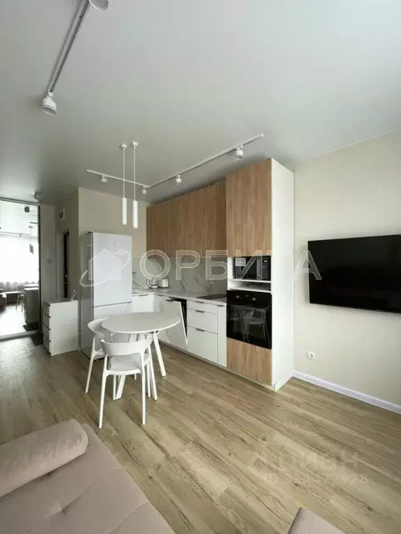 1-к кв. Тюменская область, Тюмень ул. Сергея Свиридова, 7 (37.5 м) - Фото 2