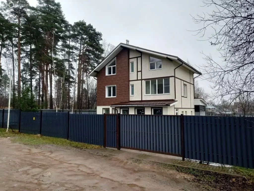 Дом в посёлок Лесные Поляны, Радужная улица (331.3 м) - Фото 1