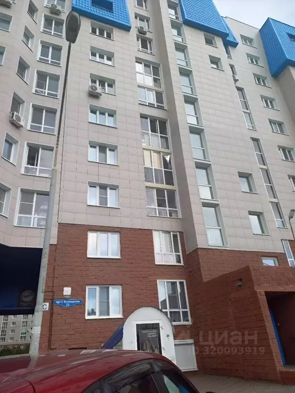 2-к кв. Омская область, Омск просп. Комарова, 21 (64.0 м) - Фото 0