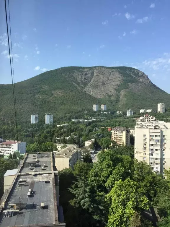 2-к кв. Крым, Алушта городской округ, Партенит пгт ул. Партенитская, 7 ... - Фото 0