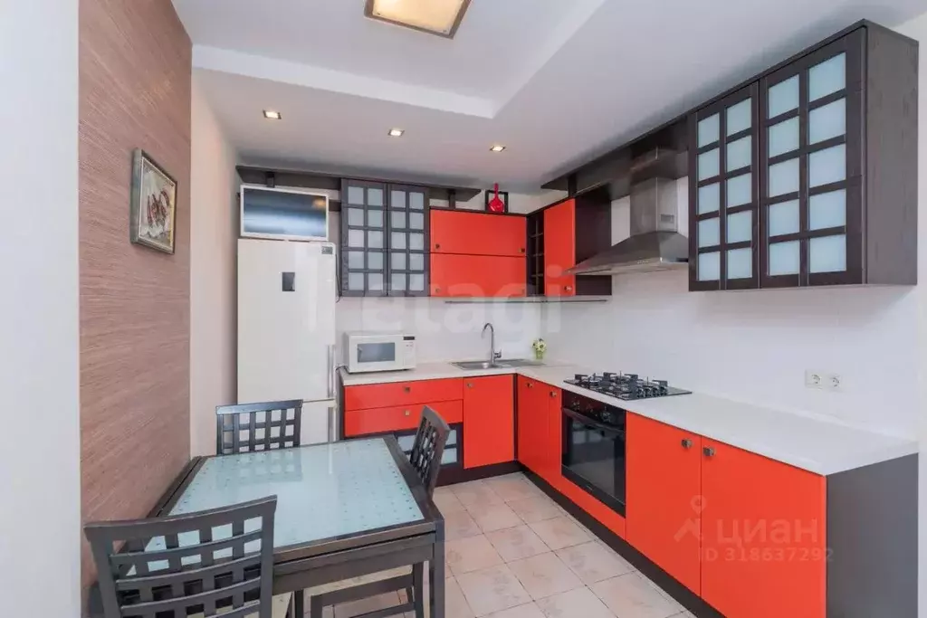 3-к кв. Пермский край, Пермь ул. Революции, 7 (96.5 м) - Фото 1