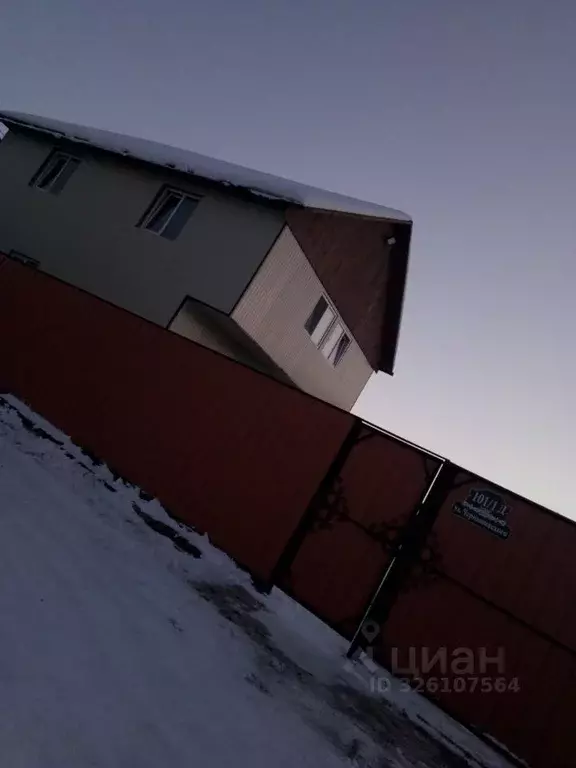 Дом в Саха (Якутия), Якутск ул. Чернышевского (160 м) - Фото 1