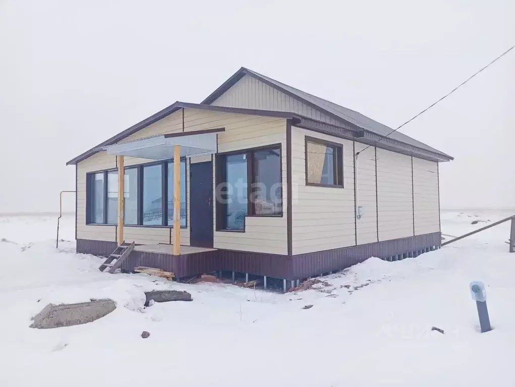 Дом в Челябинская область, пос. Увельский ул. Звездная, 58 (100 м) - Фото 1