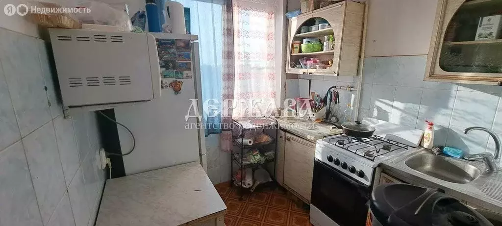 3-комнатная квартира: Старый Оскол, улица Хмелёва, 1 (61.8 м) - Фото 1