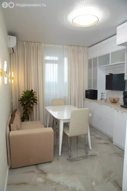 2-комнатная квартира: Дзержинск, улица Комбрига Патоличева, 31Г (57 м) - Фото 0