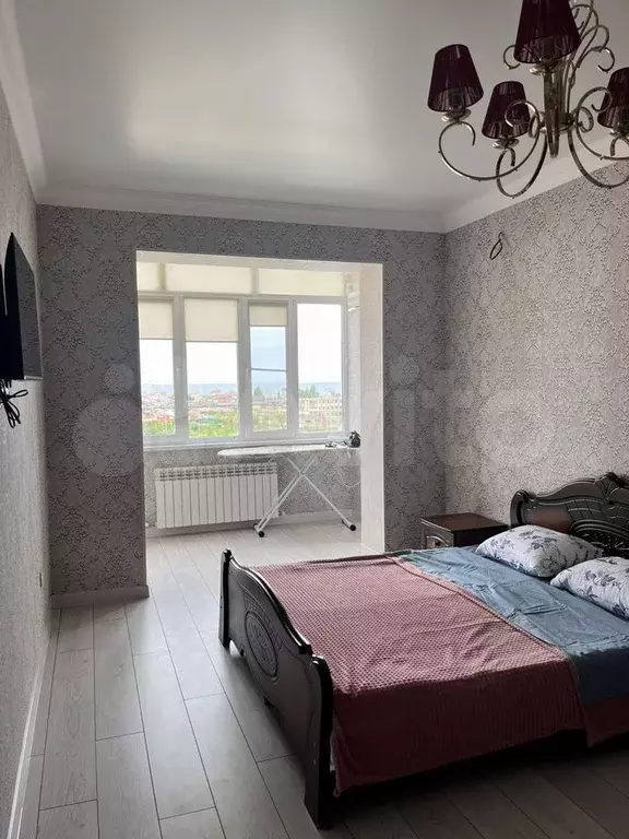 1-к. квартира, 42 м, 8/10 эт. - Фото 0