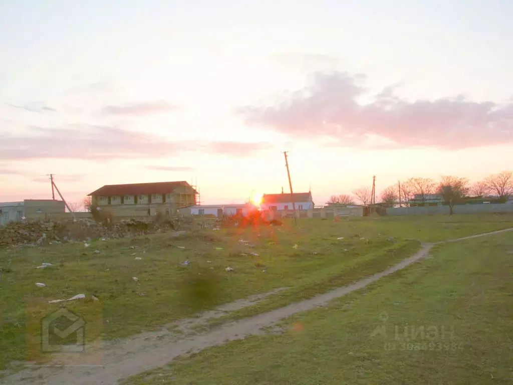 Участок в Крым, Евпатория городской округ, Заозерное пгт ул. Зеленая, ... - Фото 0