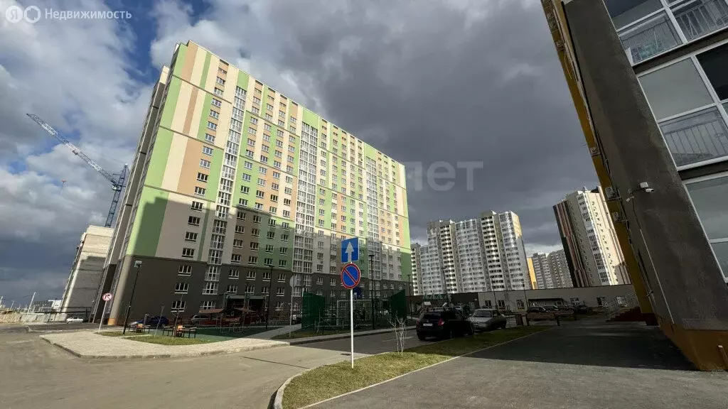 3-комнатная квартира: Оренбург, улица Неплюева, 2 (69.9 м) - Фото 1