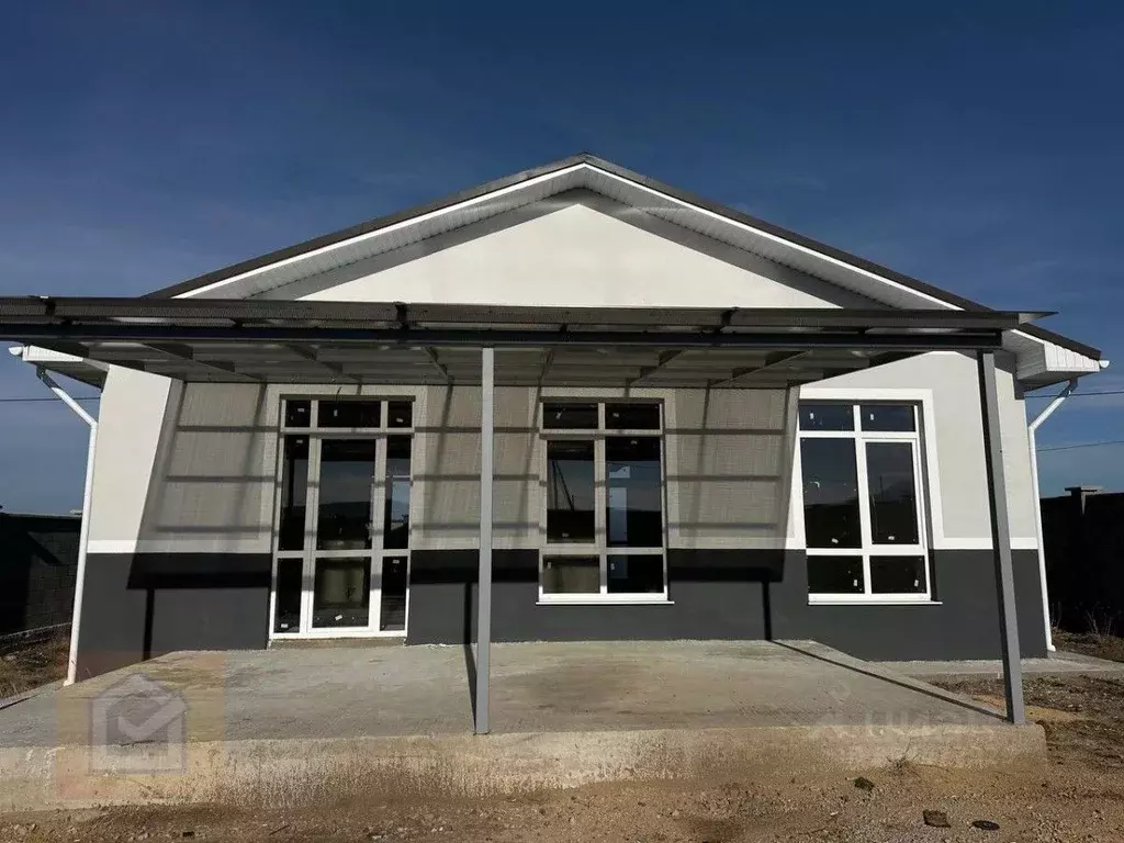 Дом в Крым, Симферопольский район, Добровское с/пос, с. Пионерское  ... - Фото 1