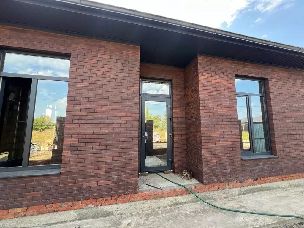 Дом в Адыгея, Тахтамукайский район, Старобжегокай аул Октябрьская ул. ... - Фото 2