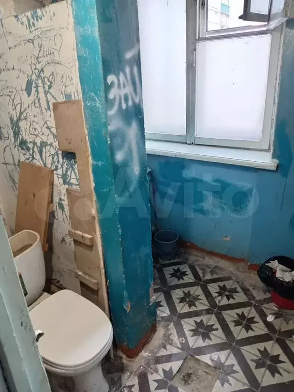 Комната 35 м в 9-к., 2/4 эт. - Фото 1