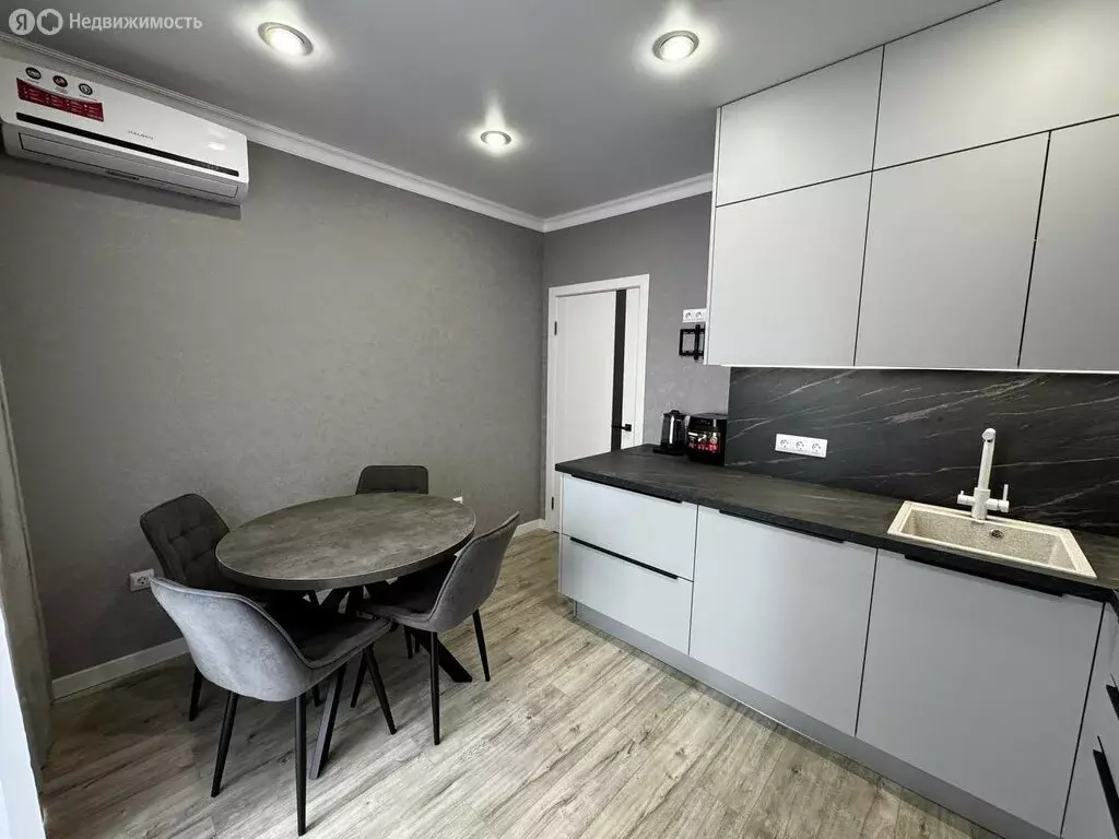 1-комнатная квартира: Краснодар, улица Григория Булгакова, 6 (36 м) - Фото 1