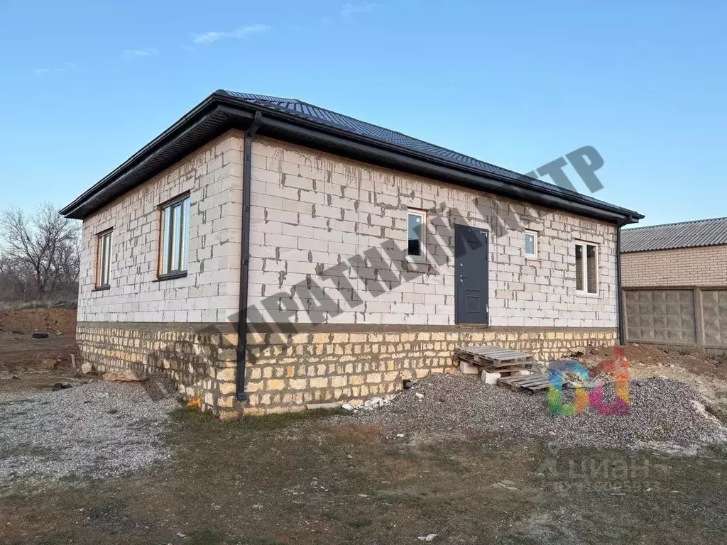 Дом в Калмыкия, Элиста ул. Имени Валентины Кектеевой, 14 (107 м) - Фото 0