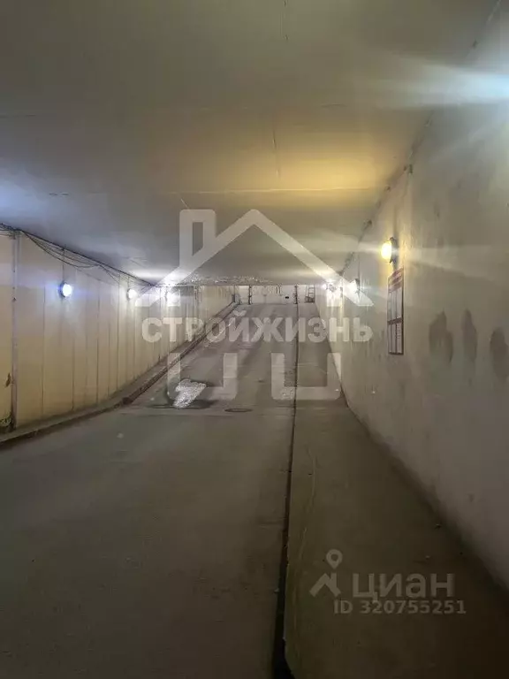 Гараж в Свердловская область, Екатеринбург ул. Гагарина, 35А (10 м) - Фото 1