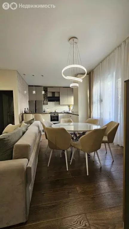 4-комнатная квартира: Астрахань, улица Куликова, 15А (85 м) - Фото 1