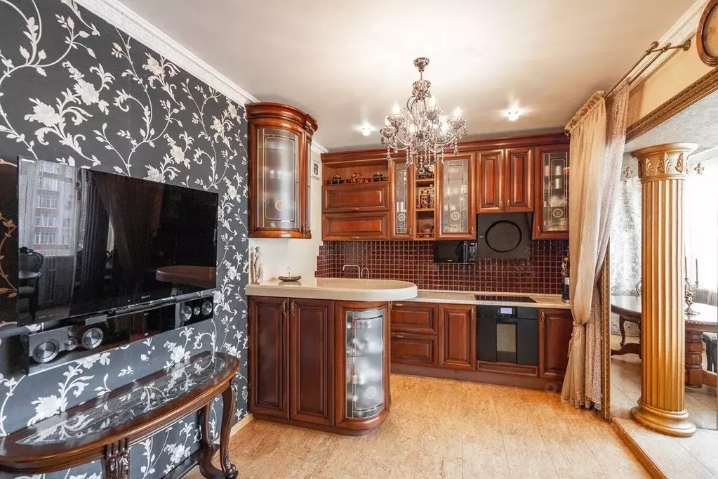 3-к кв. Омская область, Омск ул. Куйбышева, 62 (94.5 м) - Фото 2